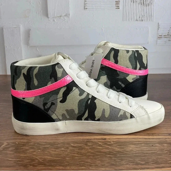 Womens Nine West Green Camo High Top Sneakers NEW‎ Size 7 and 7.5 - Picture 3 of 10